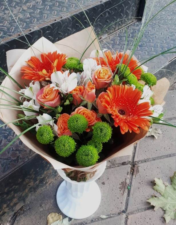 Букет цветов из: Герберы, Хризантемы, Альстромерии и Розы в Константиновске