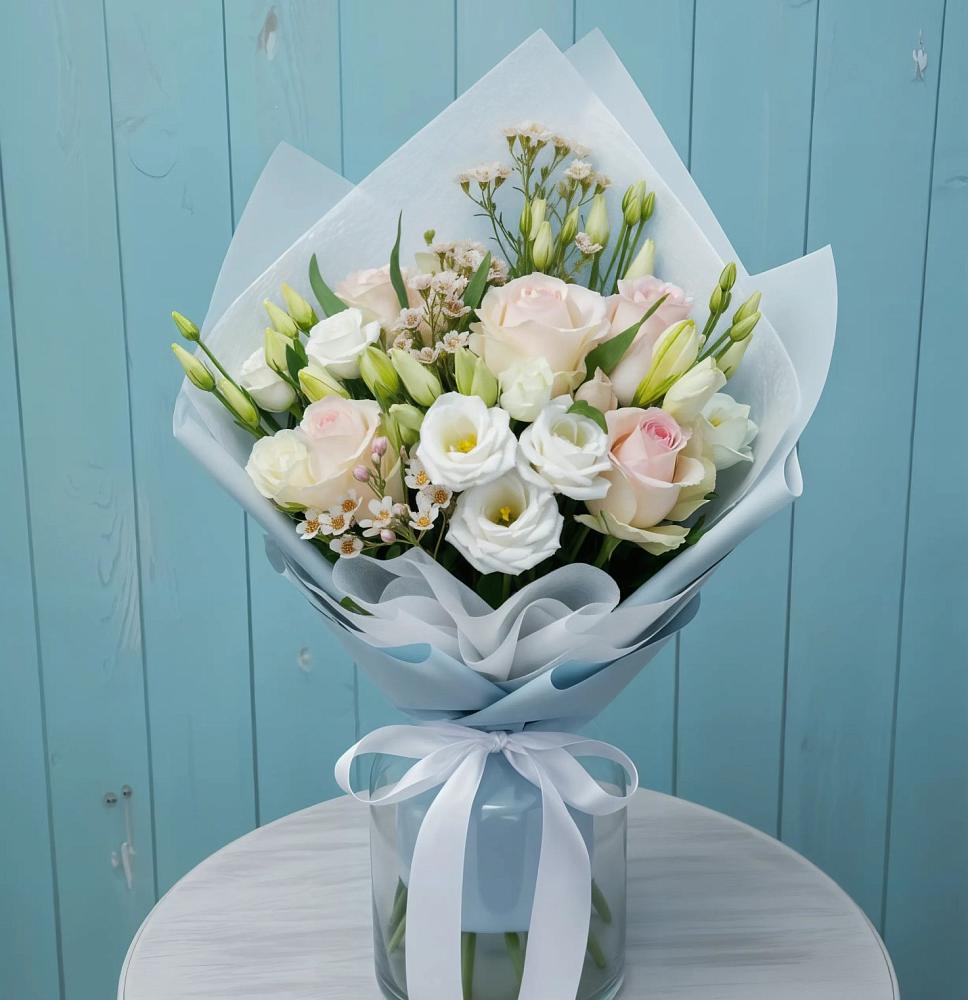 Букет цветов из: Розы и Лизиантусы в Константиновске