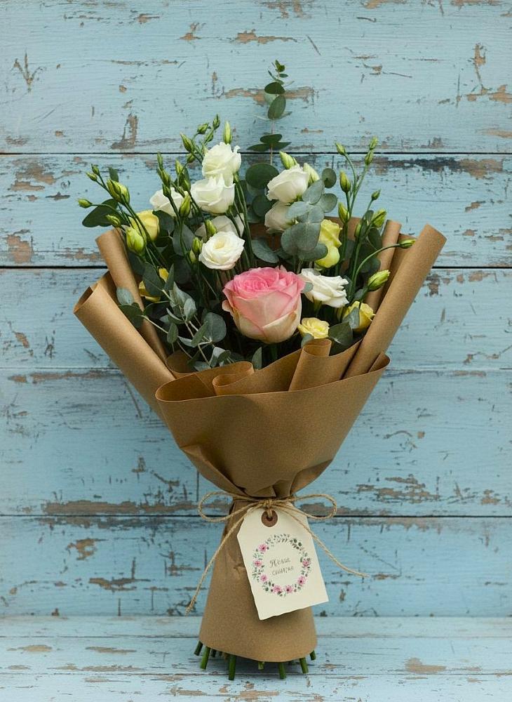 Букет цветов из: Розы и Лизиантусы в Константиновске