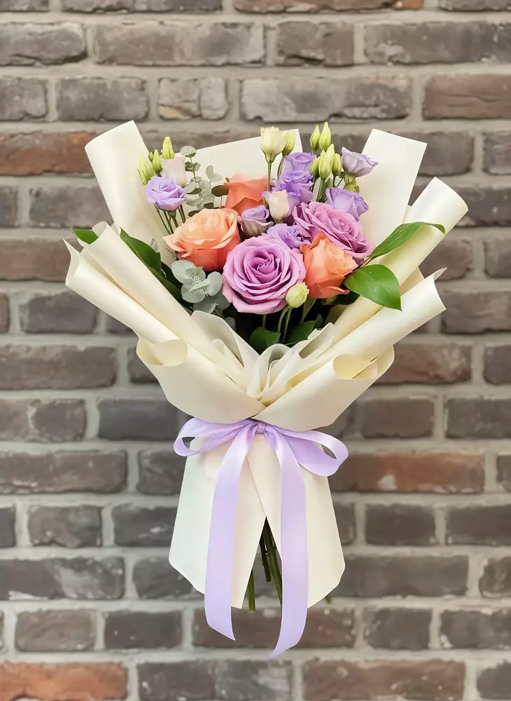 Букет цветов из: Лизиантусы и Розы в Константиновске