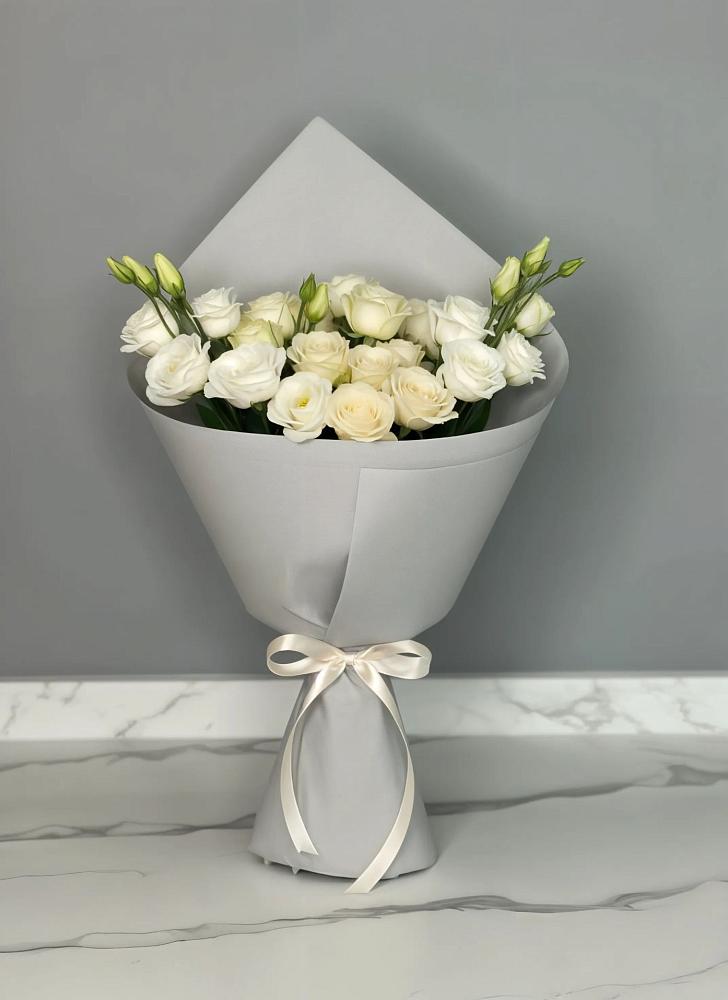 Букет цветов из: Розы и Лизиантусы в Константиновске