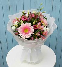 Букет цветов из:  Герберы, Альстромерии и Лизиантусы в Константиновске