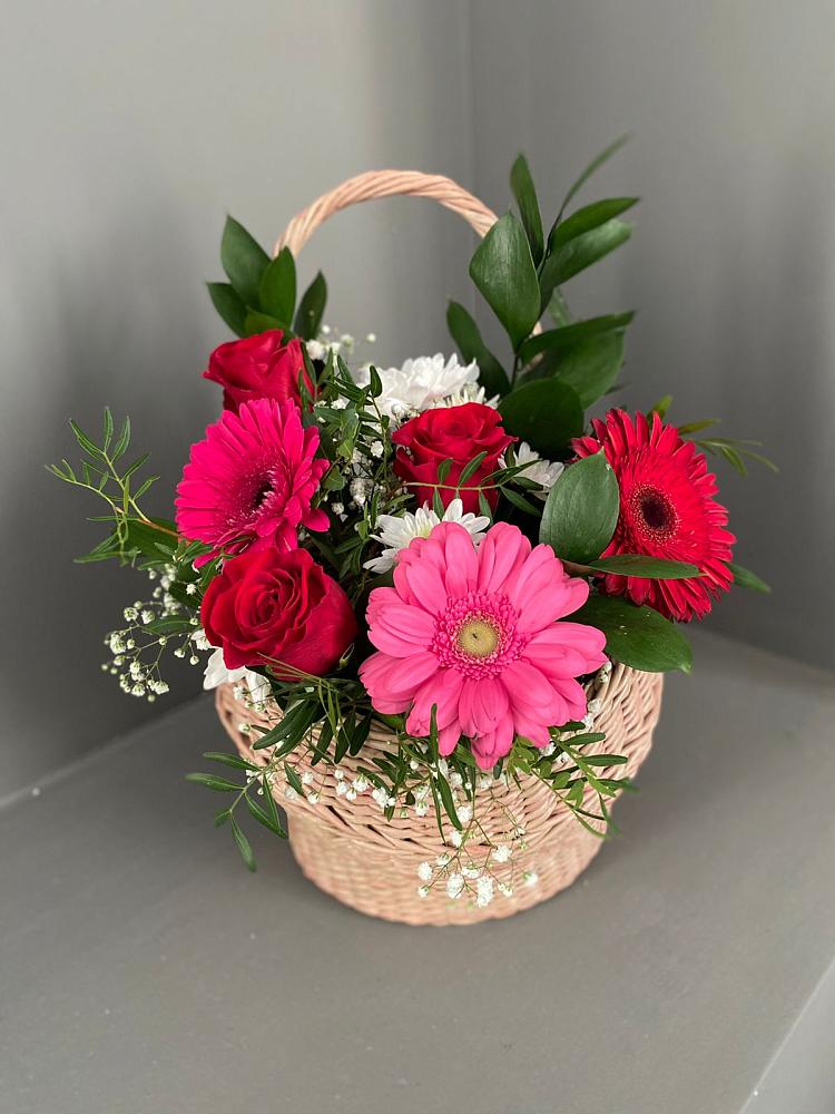 Цветочная композиция из Розы, Хризантемы и Герберы в корзине в Константиновске