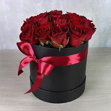 Цветочная композиция из Розы в шляпной коробке #REPLACE_PRED# Константиновске