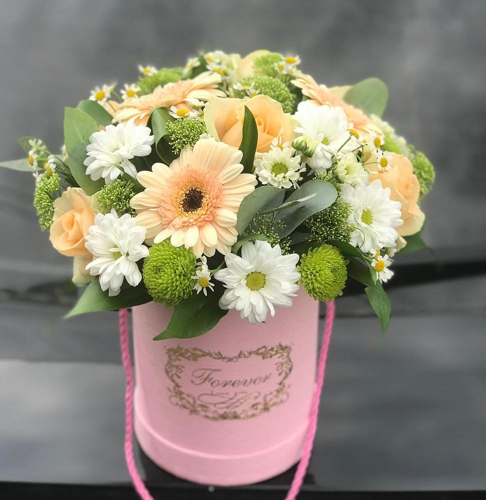 Цветочная композиция из Розы, Герберы и Хризантемы в шляпной коробке в Константиновске