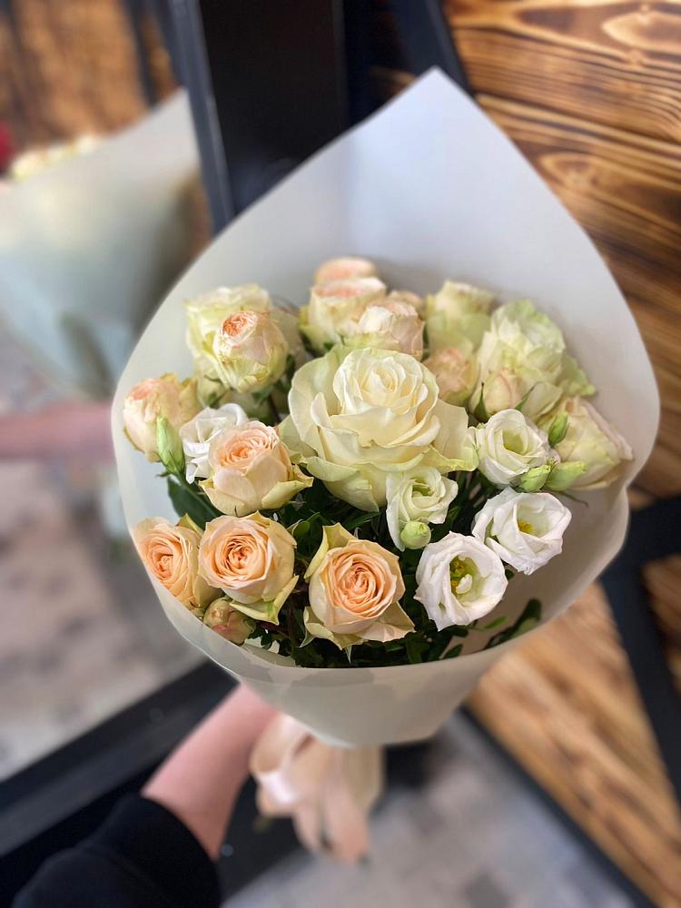 Букет цветов из: Розы и Лизиантусы в Константиновске